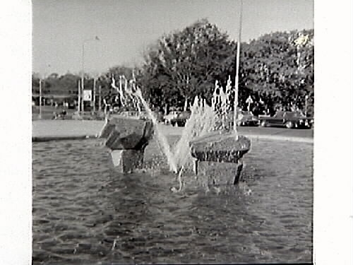 Torellbrunnen vid varuhuset Domus vid Västra Vallgatan i Varberg. Edvin Öhrström från Halmstad är konstnären bakom verket som invides 1970.
Bild 1 fotograferad mot väster. Bild 2. Engelska parken i bakgrunden. Bild 3 med Domus i bakgrunden. Bild 4 fotograferad mot öster, med Brunnsparken och kyrkan i bakgrunden.

Bilder från tidningsartikel om Torell-monumentet, publicerad i Hallands Nyheter, 1970-09-30.