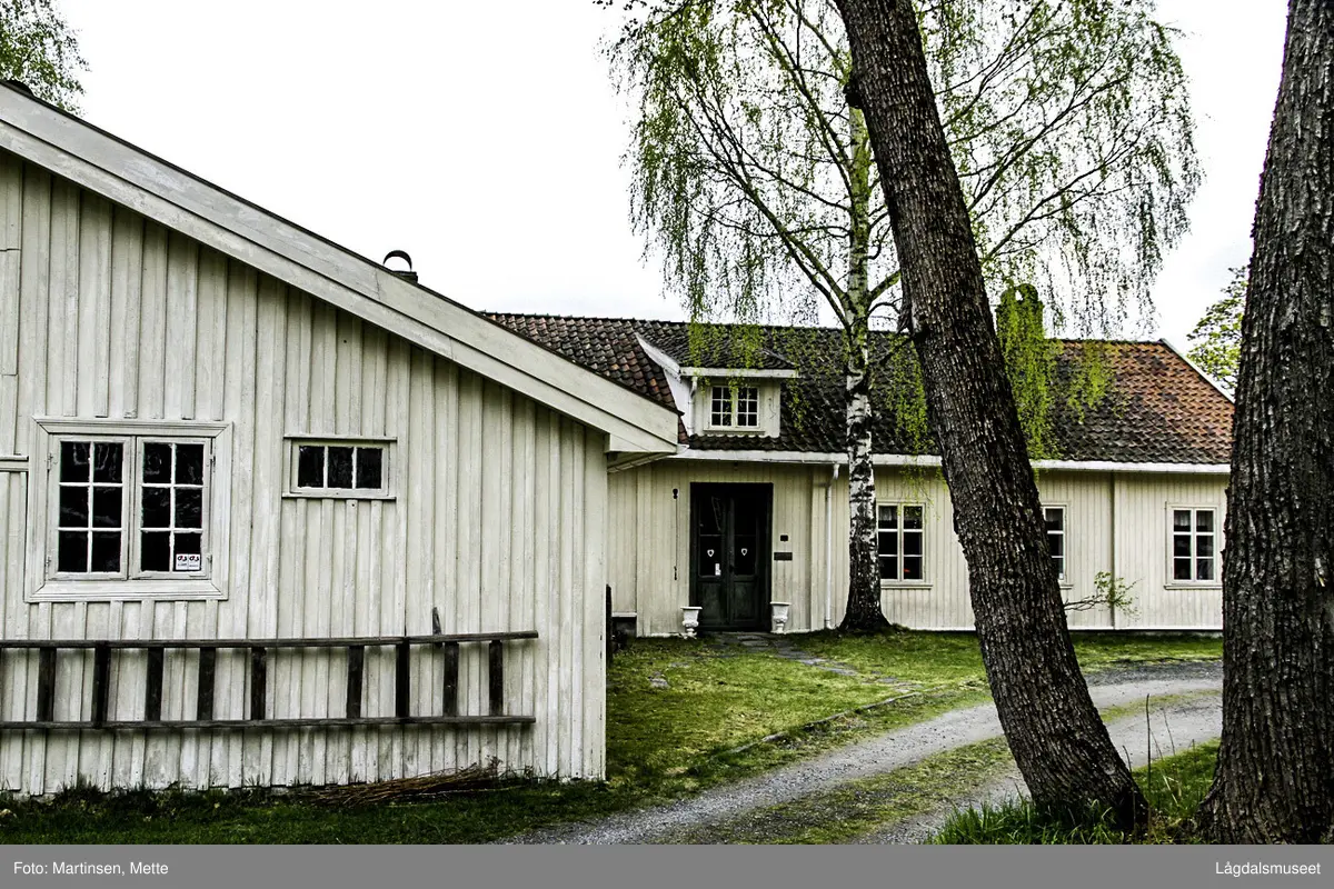 Gamle Glitre gård. Glitre gårds historie går tilbake til 1600-tallet.