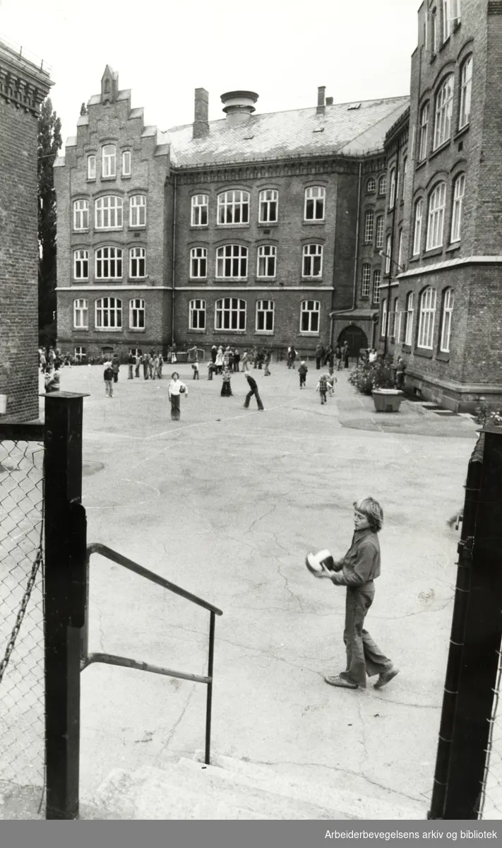 Lakkegata skole. September 1975