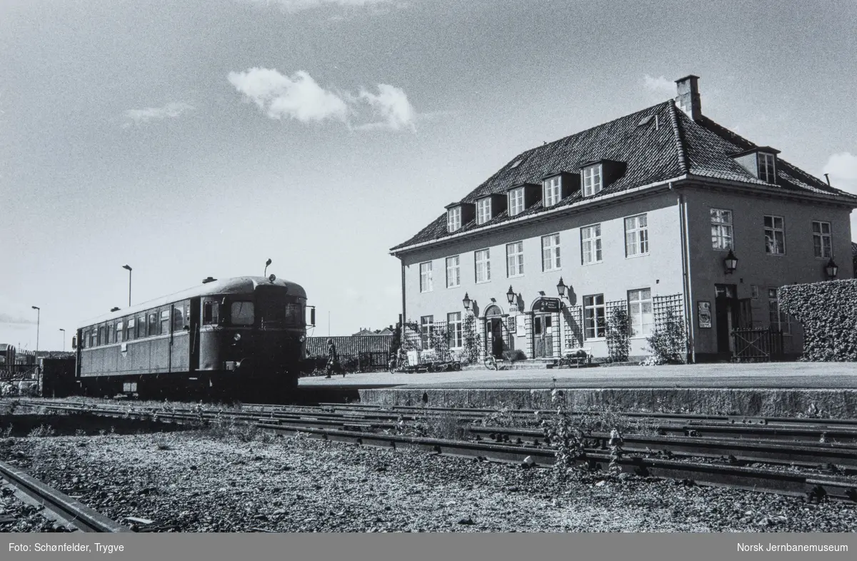 Dieselmotorvogn BM 86F14 på Kragerø stasjon.