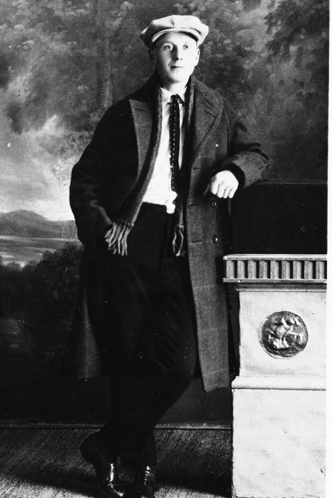 Opplysningar kan ein få frå eigar av fotoet, Ellen Lindal.