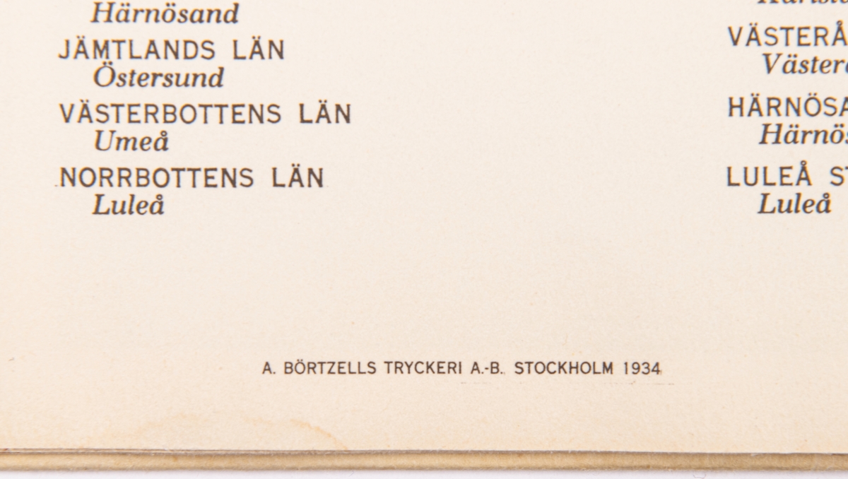 Skolbok, 2st. "På färd genom SVERIGE". Kartor och bilder med anknytning till Nils Holgerssons underbara resa genom Sverige av Selma Lagerlöf. Stämplad "CENTRALSKOLAN".