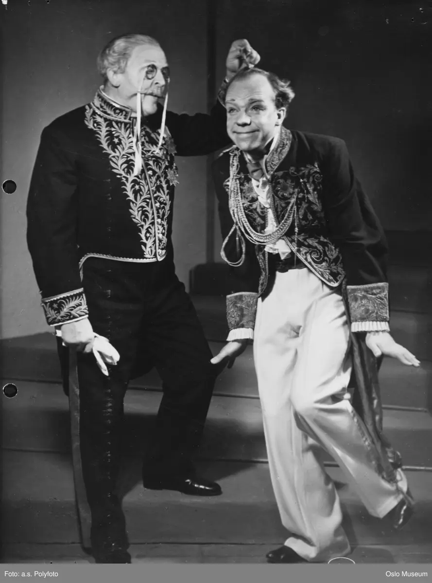 Centralteatret, scene, forestilling, "Den glade enke" av Franz Lehár, skuespillere, kostymer, scenografi