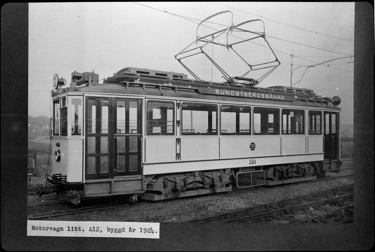 Aktiebolaget Stockholms Spårvägar, SS A12 351, Sundbybergsbanan. Fotograferad vid Hagalund järnvägsstation.