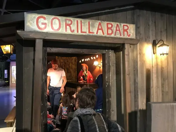 Fra forestillingen "Mellom jungel og hav"