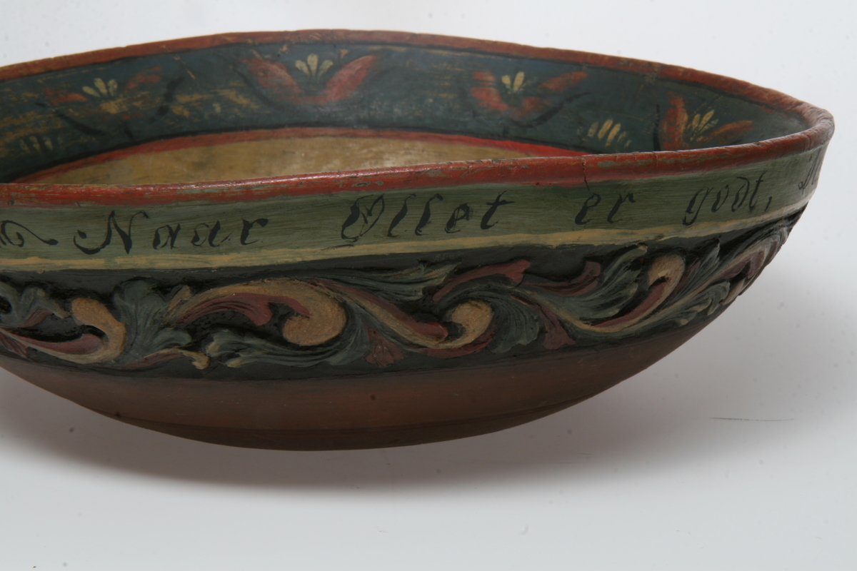 Dreiet, skåret og malt.