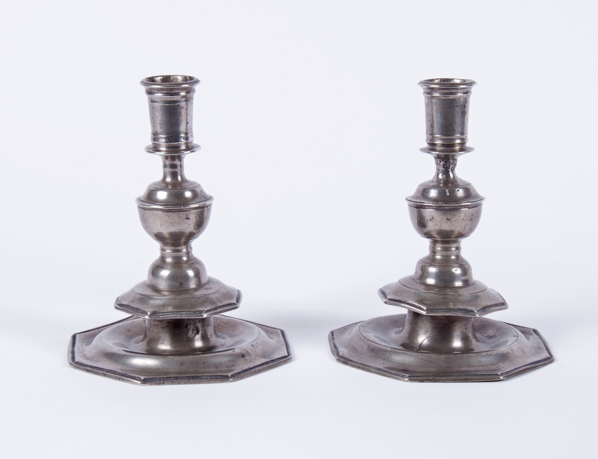 Lysestaker i tinn (sølvblandet tinn).