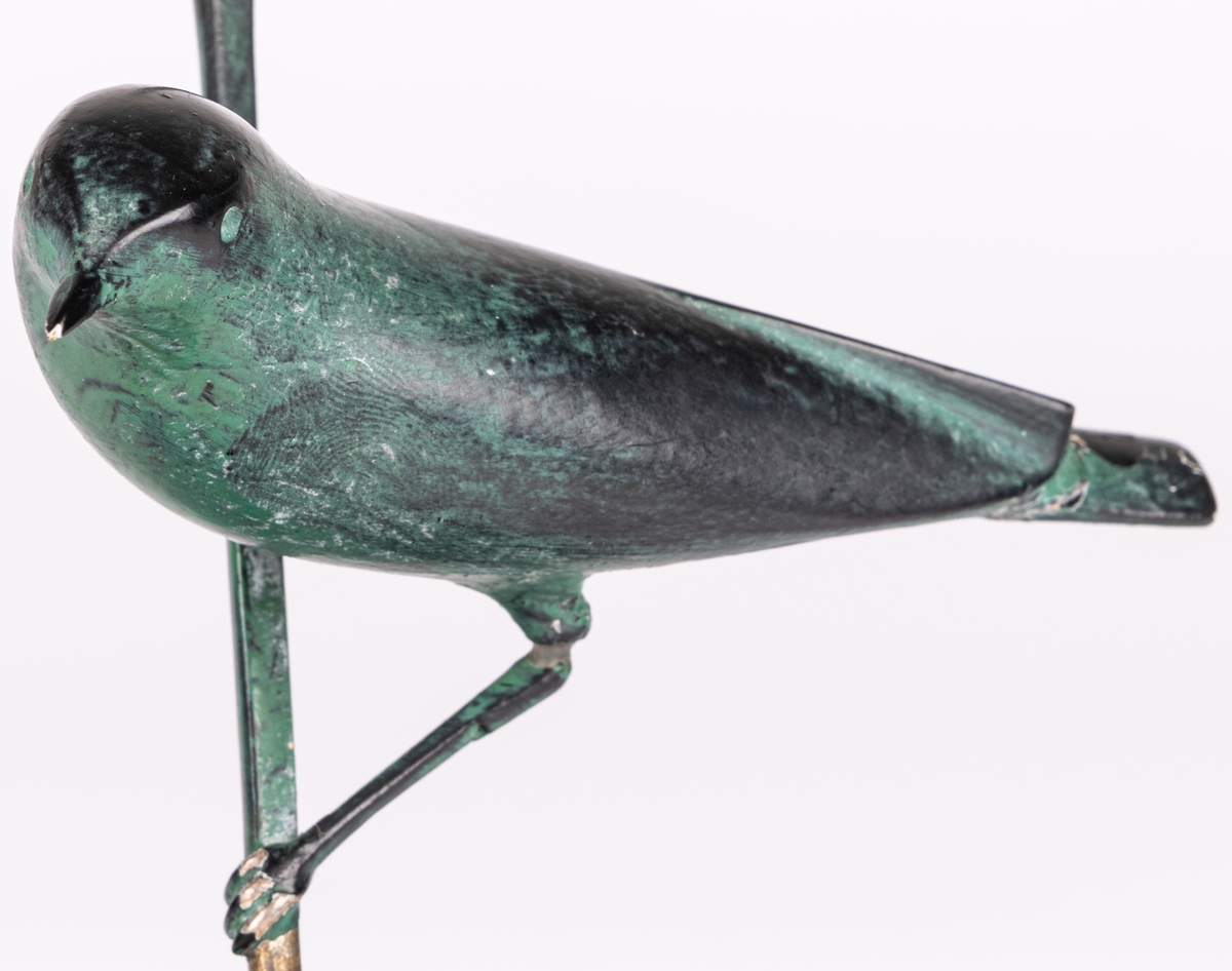 Produktionsexemplar. Skulpturen gjuten i brons, patinerad.