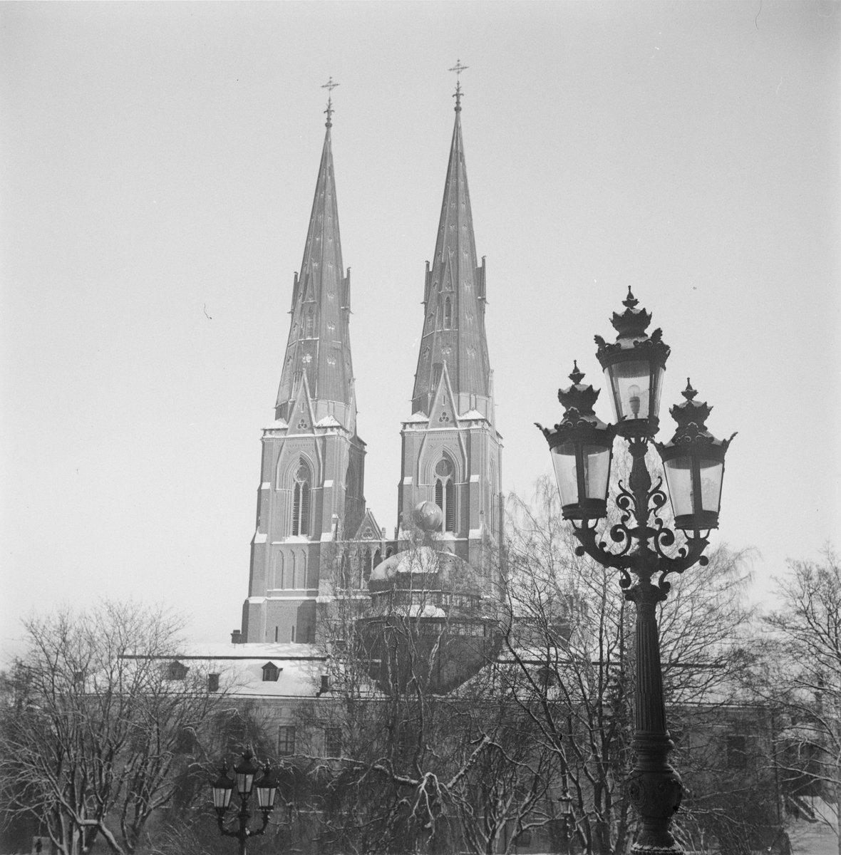 Vy över Domkyrkan från universitetstrappan, Uppsala, 1949-1950