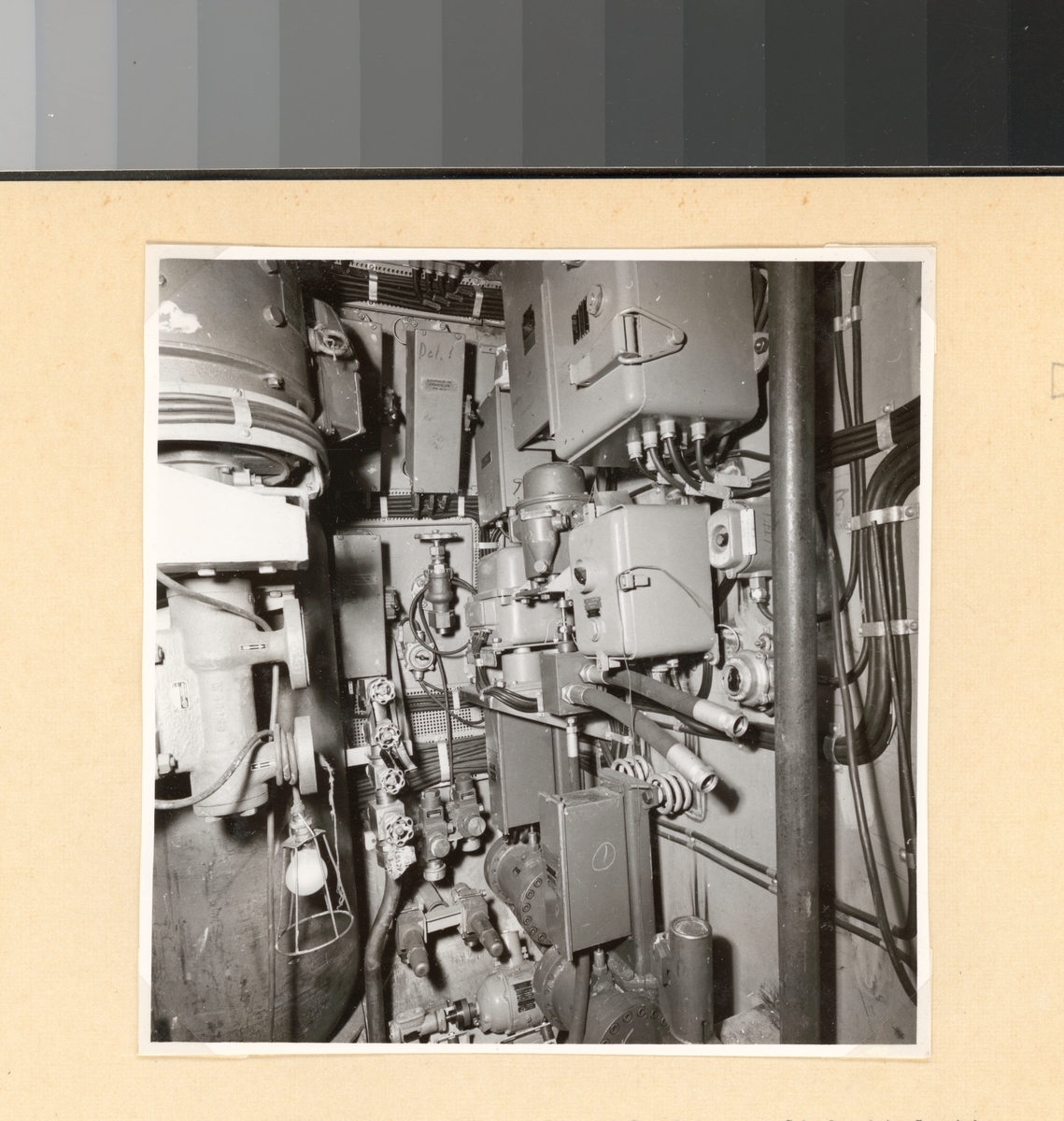 Manöverrum. BB sida vid akt. radiohyttskott.