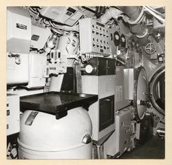 Manöverrum. Förkant vid SB:s sida. 878-23