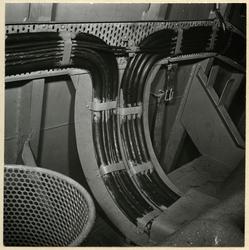 Kabelförläggning mellan trycksrov och formskrov. La-23