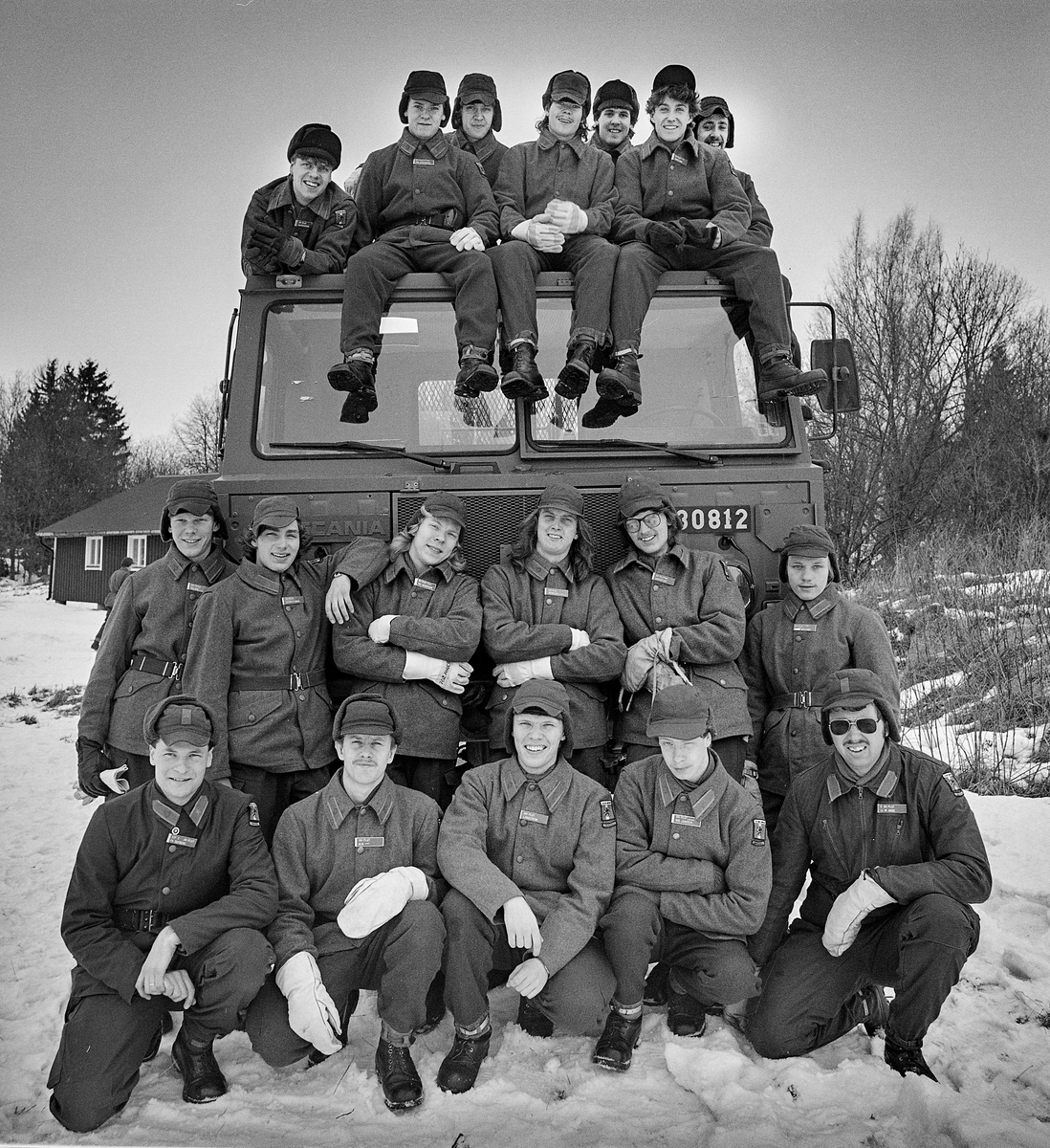 Trosspluton 1986-87.
Plutonchef lt Magnus Agge th och stf fk Henrik Dufberg tv.

Milregnr: 330812