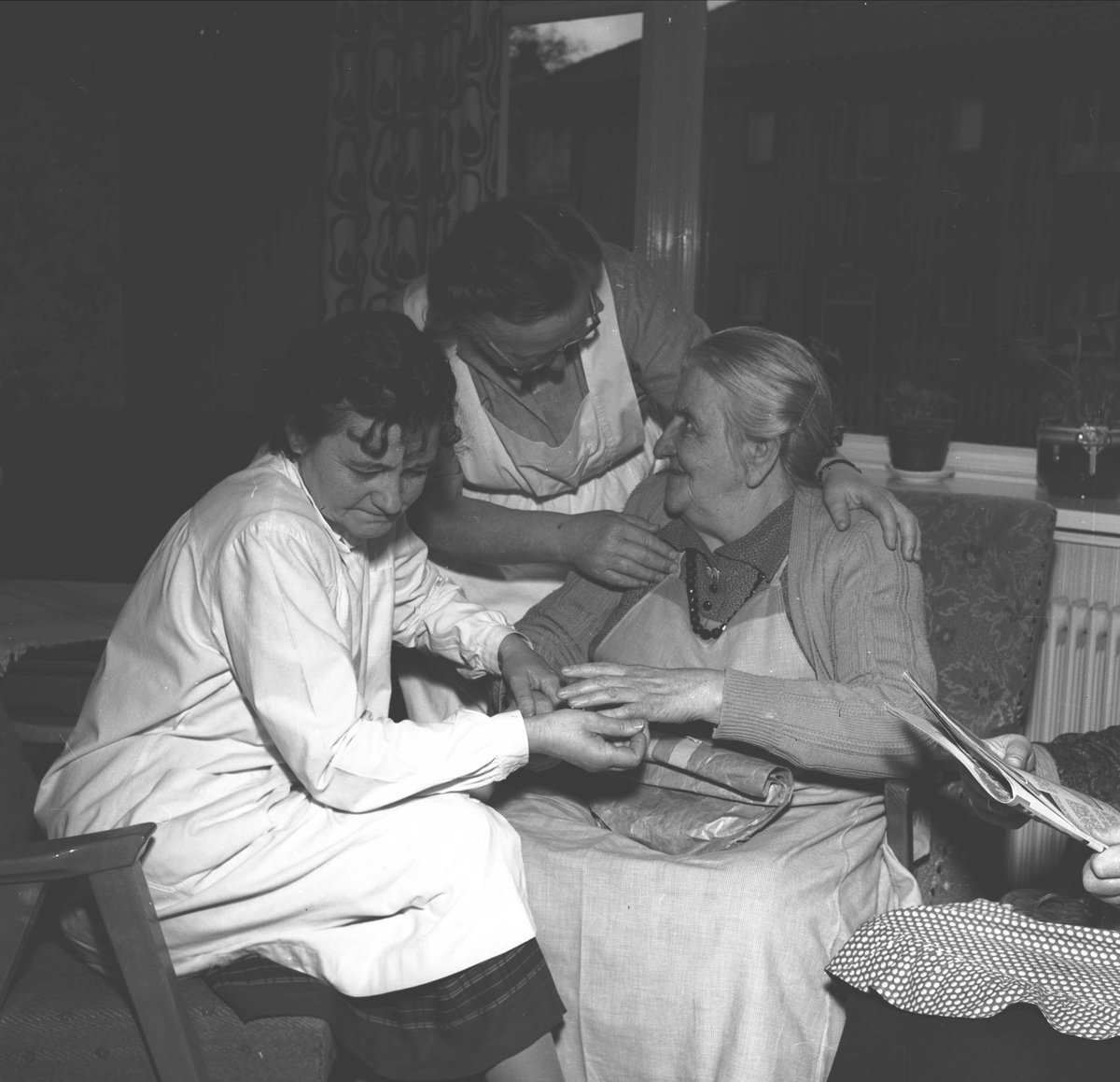Døves Aldershjem Ida Rønning besøker 80 år gamle Petrine
