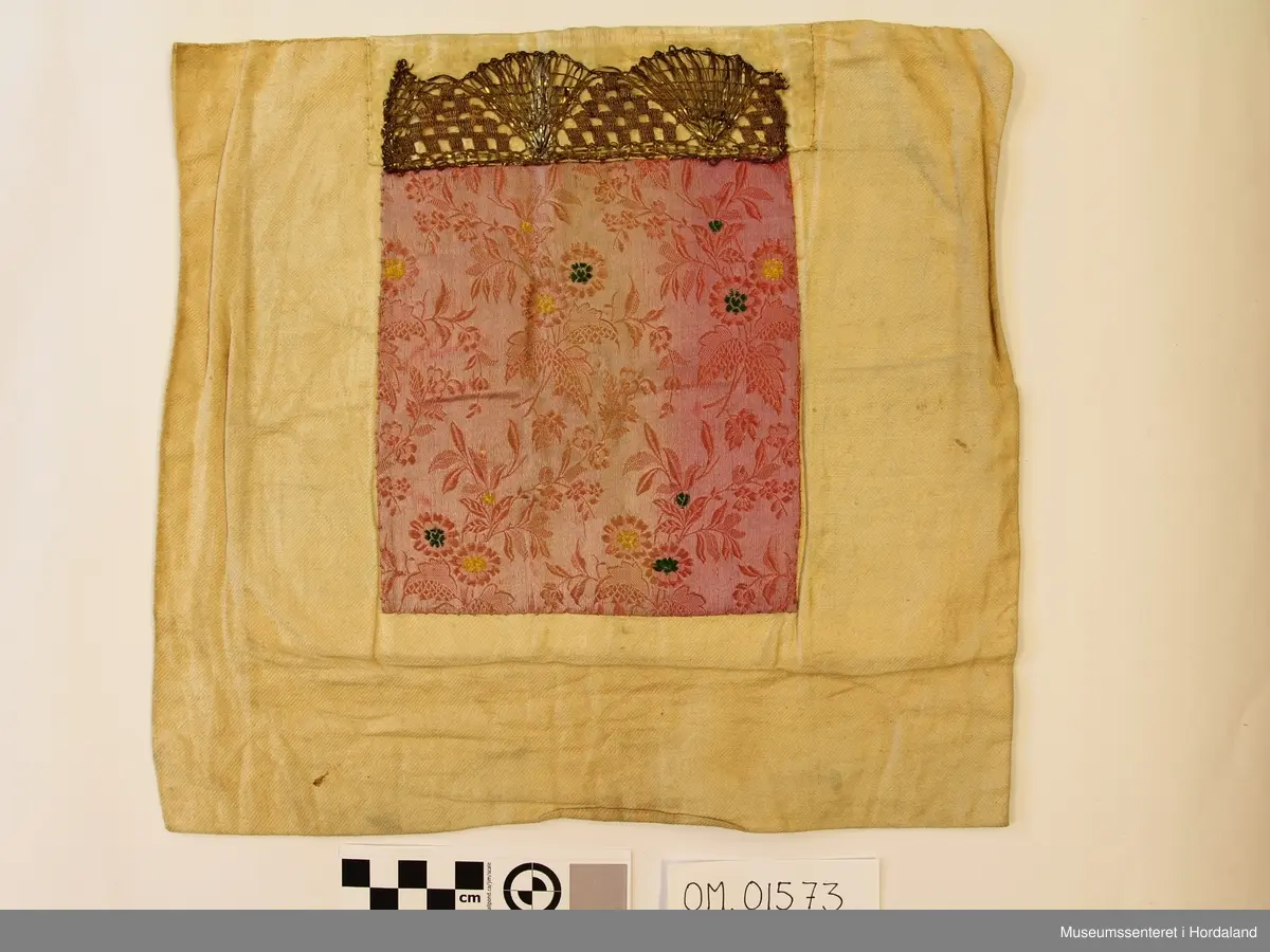 kronekvarde i gull, grønne og gule blomster