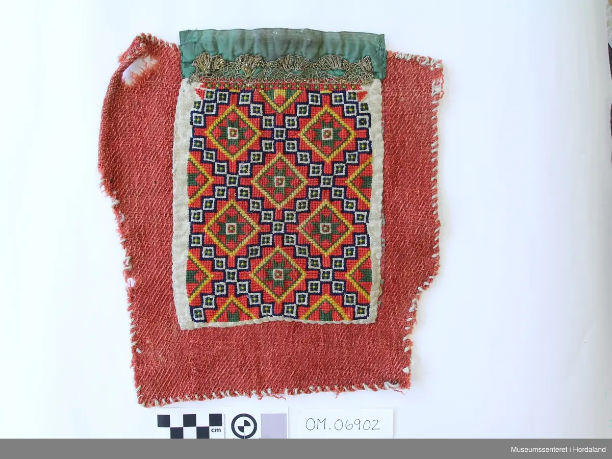 grønn silkebord øverst, gullband