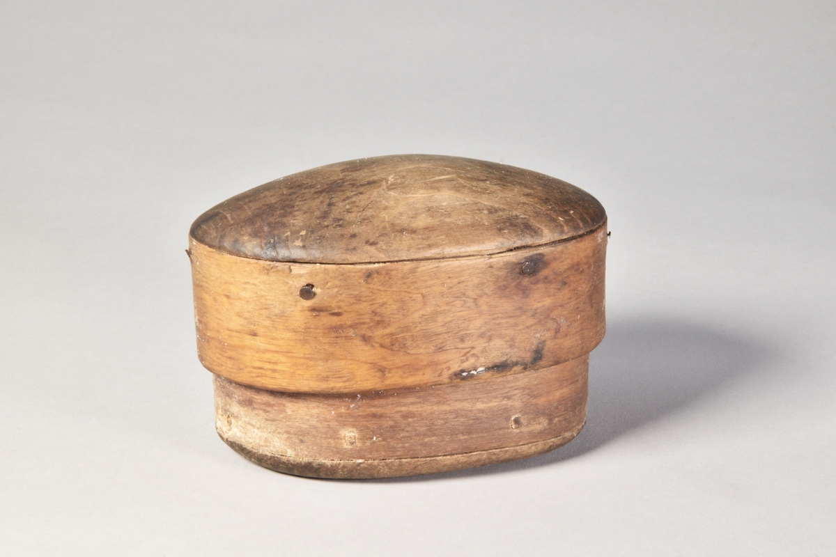 Smörask, spånask, oval med trycklock.