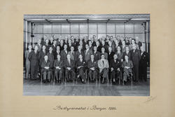 Vinmonopolet. 
Bestyrermøte i Bergen, 1956.