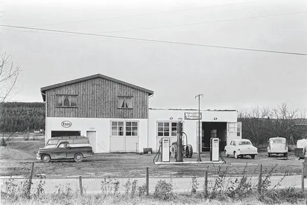 Bensinstasjon på Gjerdrum, 1950-1952. Foto: MiA.
