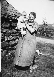 Astrid Ødegård f. Garpestad (27.09.1902 - 29.01.1986) med do