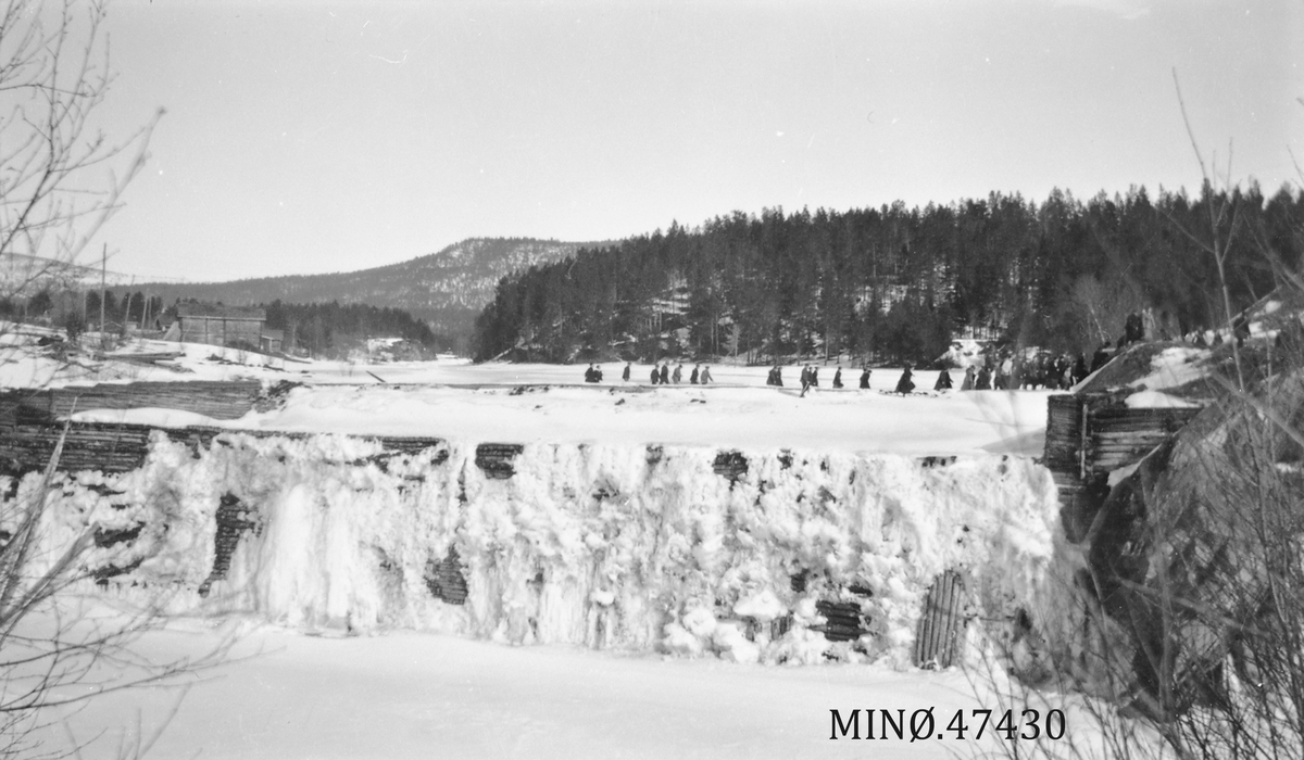 Tunnfossen vinterstid