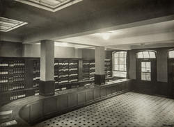 Vinmonopolutsalget i Akersgata 30, 1925 - 1932.