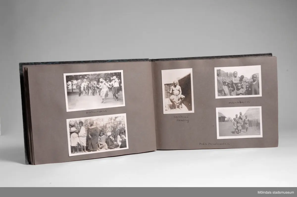 Fotografialbum som tillhört missionären Helga Andreasson. Albumet börjar med bilder från Roodeport 1932.

Helga Andreasson växte upp i Mölndal och efter avslutad skolgång utbildade hon sig till sjuksköterska och diakonissa vid Bräcke diakonianstalt. År 1931 reste hon ut till Zululand i Sydafrika och arbetade där som missionär för Svenska Kyrkans Mission. I närmare 40 år kom Helga Andreasson att arbeta i Sydafrika med kyrka och mission. 

Givaren Lilly Nygren är syster till Helga Andreasson, som var äldsta systern i en barnskara av sex.
Foton, diabilder, böcker mm. efter Helga Andreasson finns förvarade i Föreningsarkivet i Mölndal.