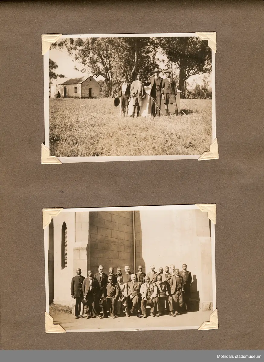 Fotografialbum som tillhört missionären Helga Andreasson. Albumet börjar med bilder från Roodeport 1932.

Helga Andreasson växte upp i Mölndal och efter avslutad skolgång utbildade hon sig till sjuksköterska och diakonissa vid Bräcke diakonianstalt. År 1931 reste hon ut till Zululand i Sydafrika och arbetade där som missionär för Svenska Kyrkans Mission. I närmare 40 år kom Helga Andreasson att arbeta i Sydafrika med kyrka och mission. 

Givaren Lilly Nygren är syster till Helga Andreasson, som var äldsta systern i en barnskara av sex.
Foton, diabilder, böcker mm. efter Helga Andreasson finns förvarade i Föreningsarkivet i Mölndal.