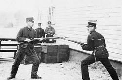 Fekting under militærtenesta. Børge Undheim (sauegjetar) og 