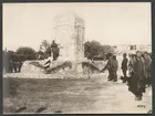 På bilden syns ett krigsmonument för stupade tyska flygare. Monumentet bär påskriften 