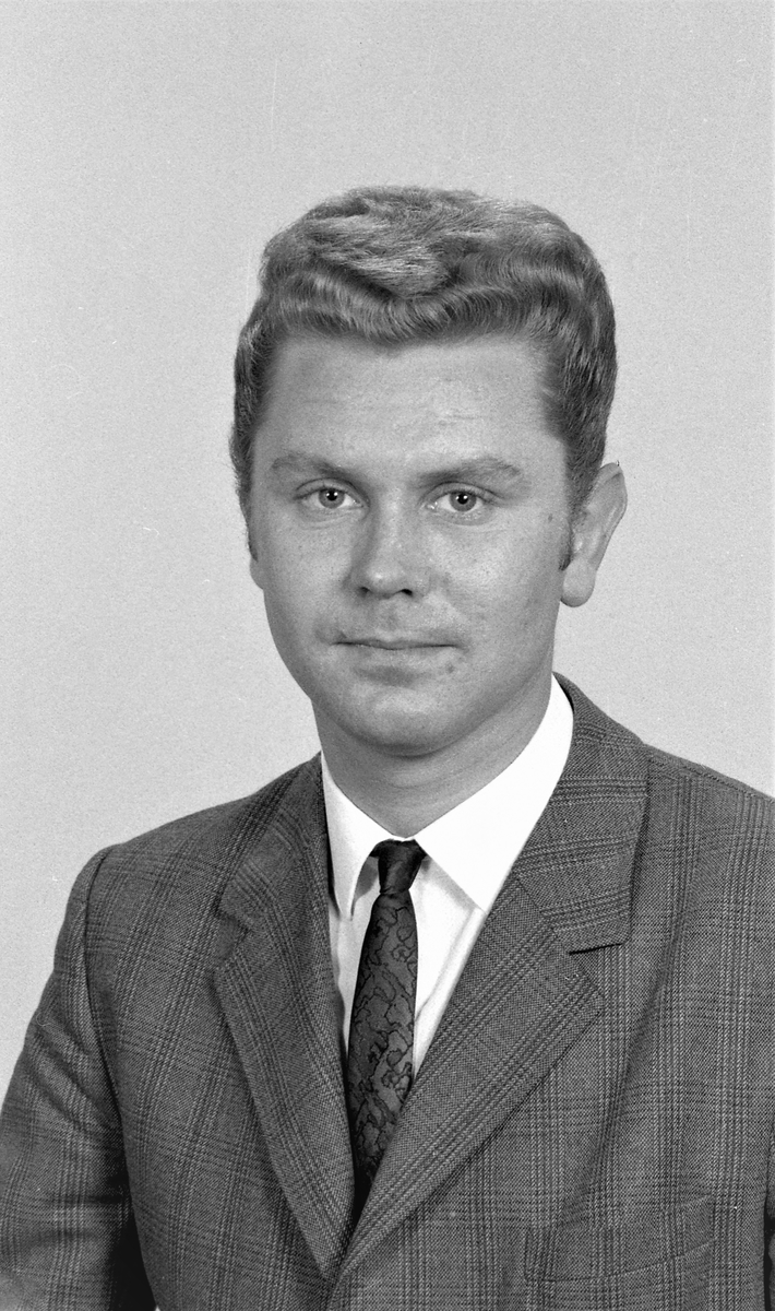 Elever og lærere ved Stuertskole 1969-70. Bestilt av Stuertskolen