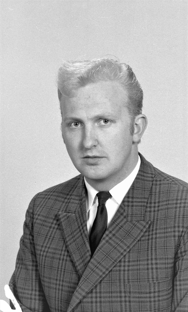 Elever og lærere ved Stuertskole 1969-70. Bestilt av Stuertskolen
