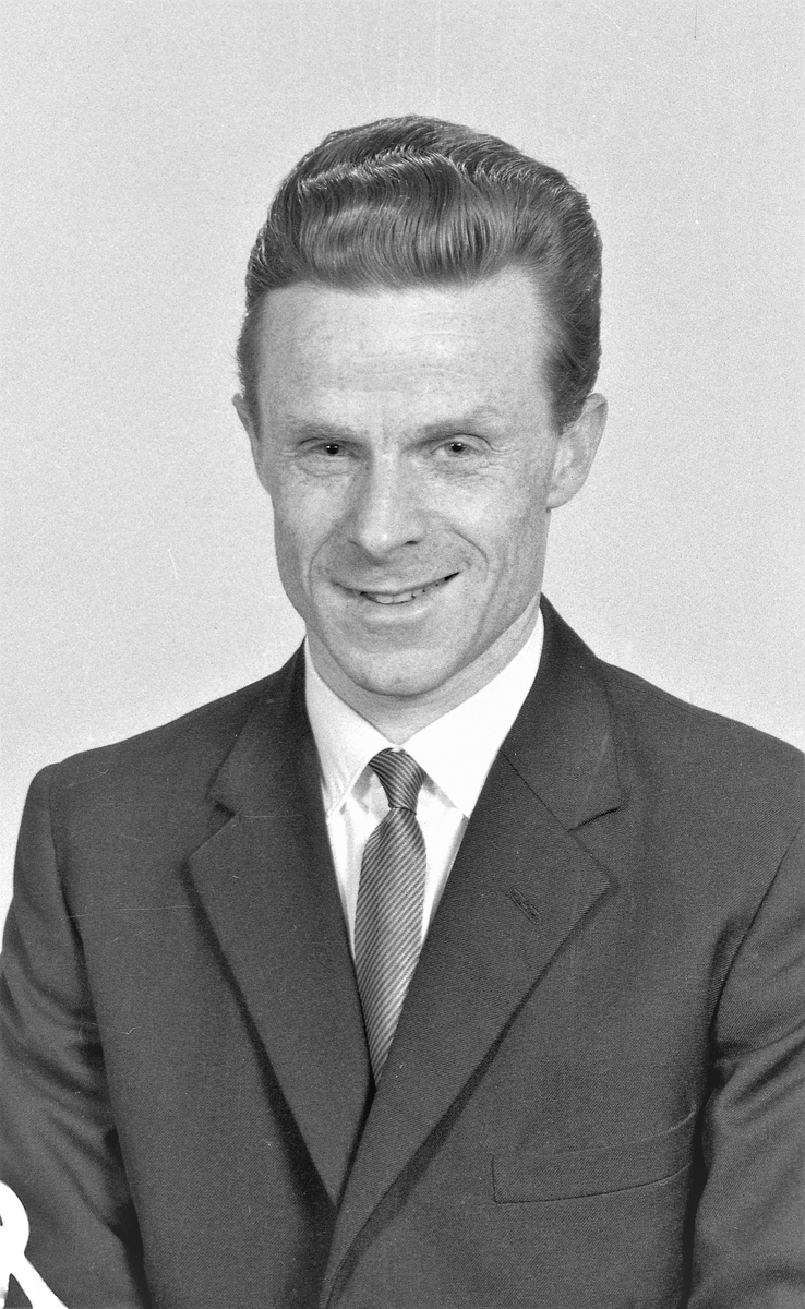 Elever og lærere ved Stuertskole 1969-70. Bestilt av Stuertskolen