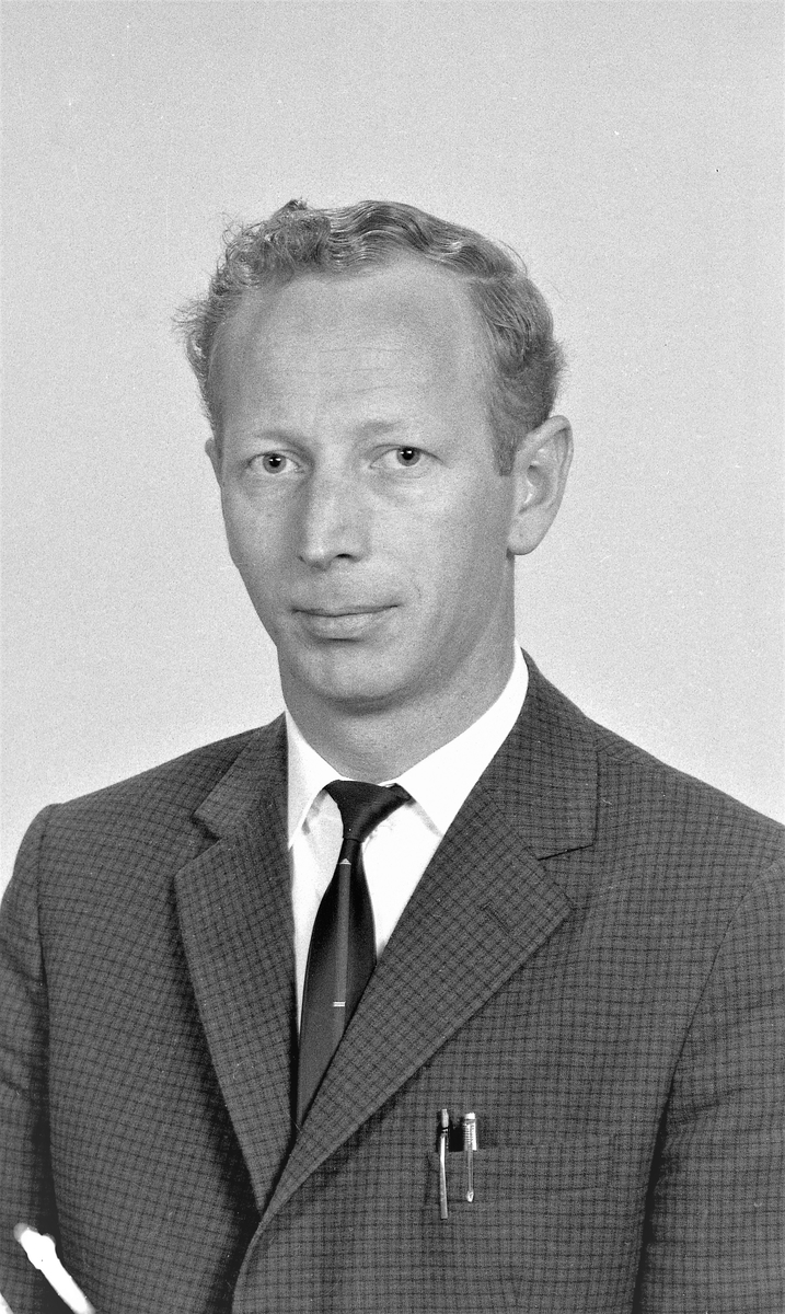 Elever og lærere ved Stuertskole 1969-70. Bestilt av Stuertskolen