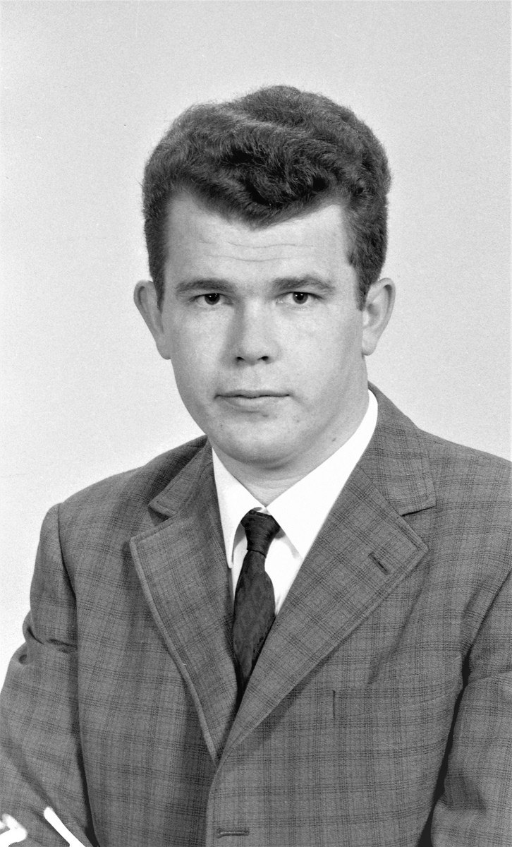 Elever og lærere ved Stuertskole 1969-70. Bestilt av Stuertskolen