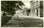 Vykort med motiv över Skepparegatan på Norrmalm i Sundsvall.
