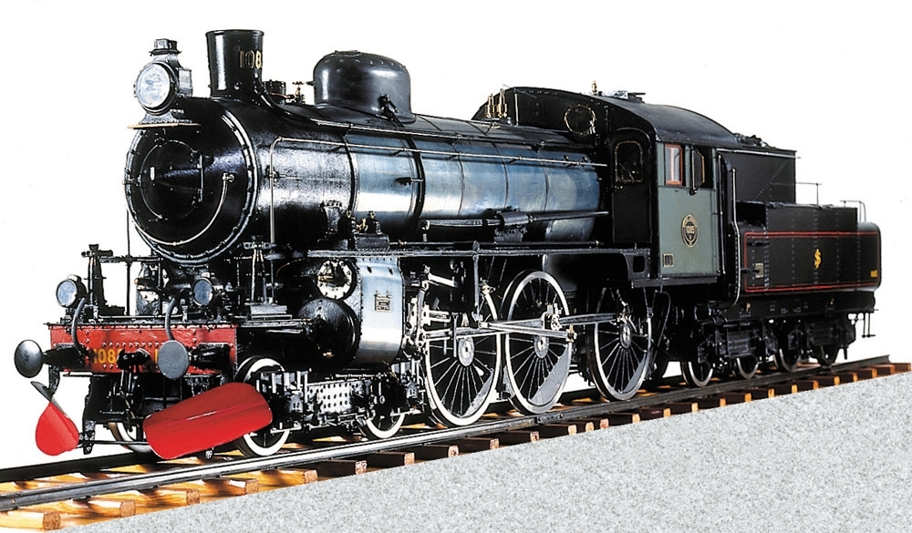 Modell i skala 1:10, av ånglok Litt B Nr 1085. Modellen är svartmålad med grå hytt och blåanlöpt ångpanna. Detaljer av mässing.
"SJ" och "1085" i gul färg på tender.