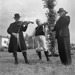 Motiv: (ingen anteckning) (Lerdalshöjden) ;
Tre män spelar f