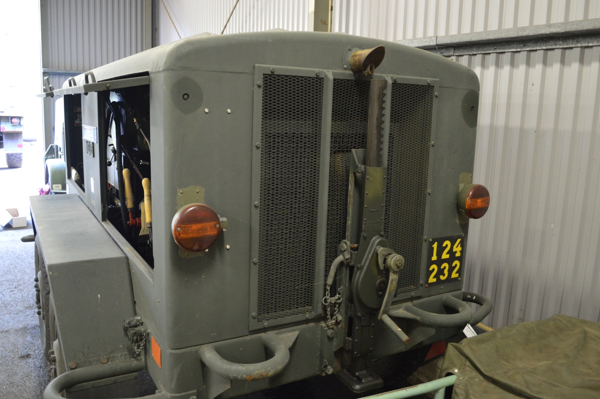 Elverket strömförsörjde LV-tropp 75M; 2 stycken 40 mm fältautomatpjäs modell 1948 och eldledning bestående av S-plats och sikte. Uttag för 220 volt fanns även på elverket.