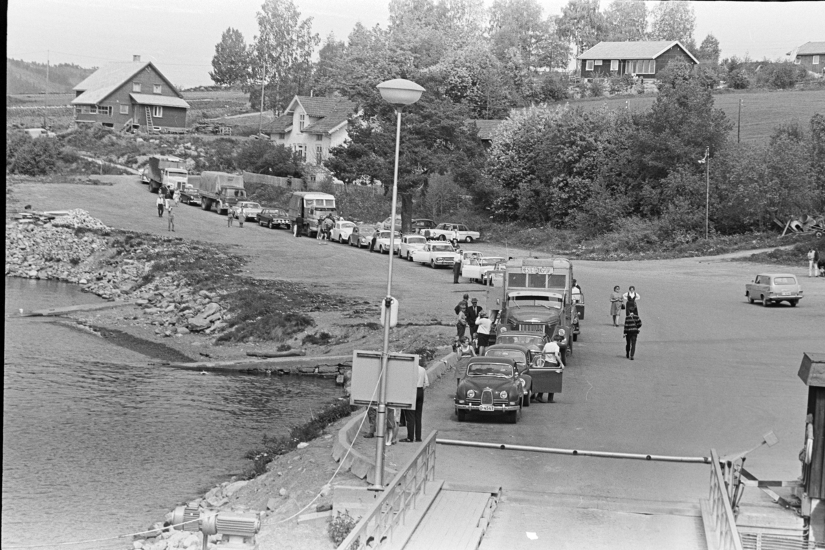 Mengshoel, fergeleie, bilkø, Fergeforbindelse over Mjøsa mellom Mengshoel-Gjøvik. Personbiler, lastebiler,