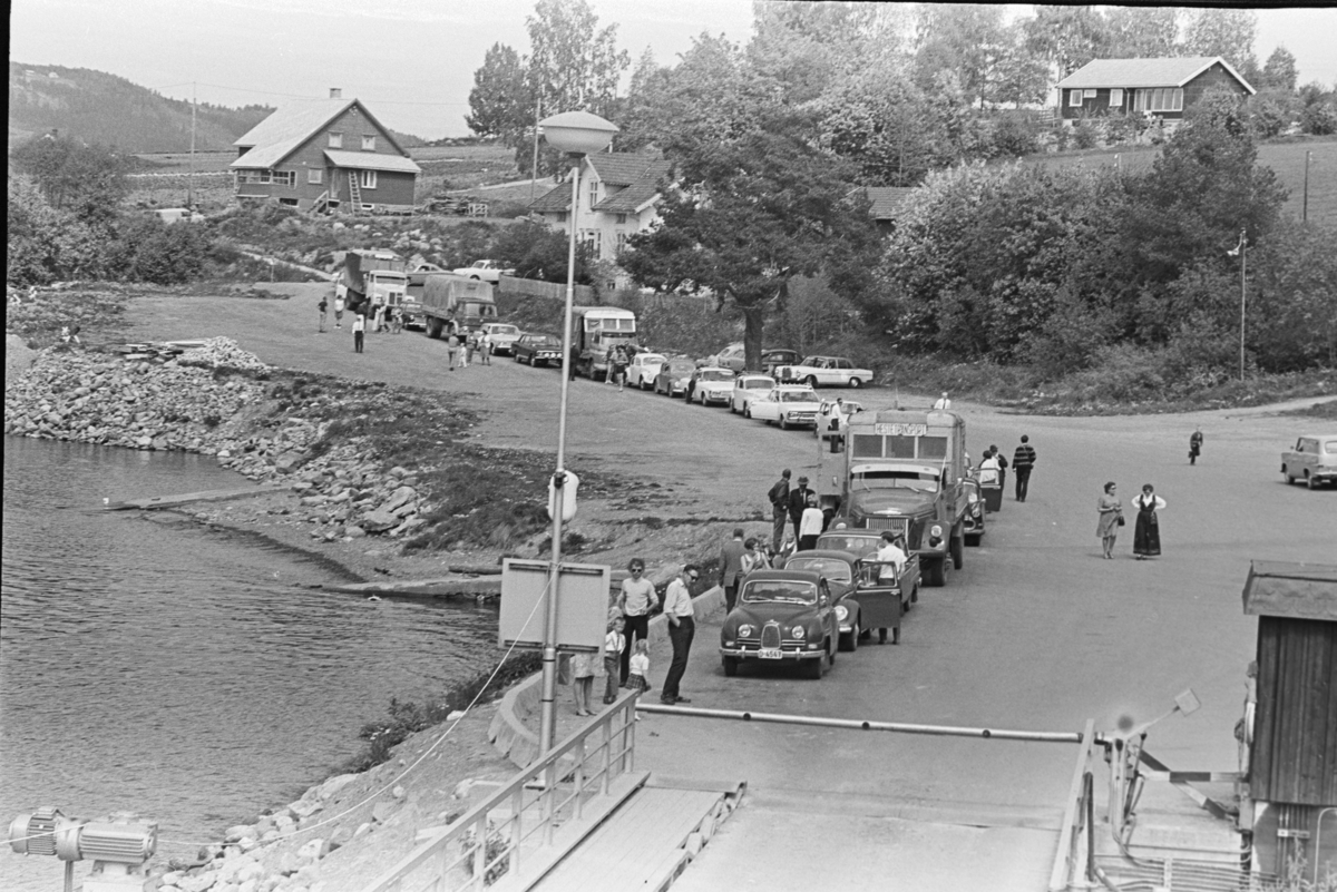 Mengshoel, fergeleie, bilkø, Fergeforbindelse over Mjøsa mellom Mengshoel-Gjøvik. Personbiler, lastebiler,