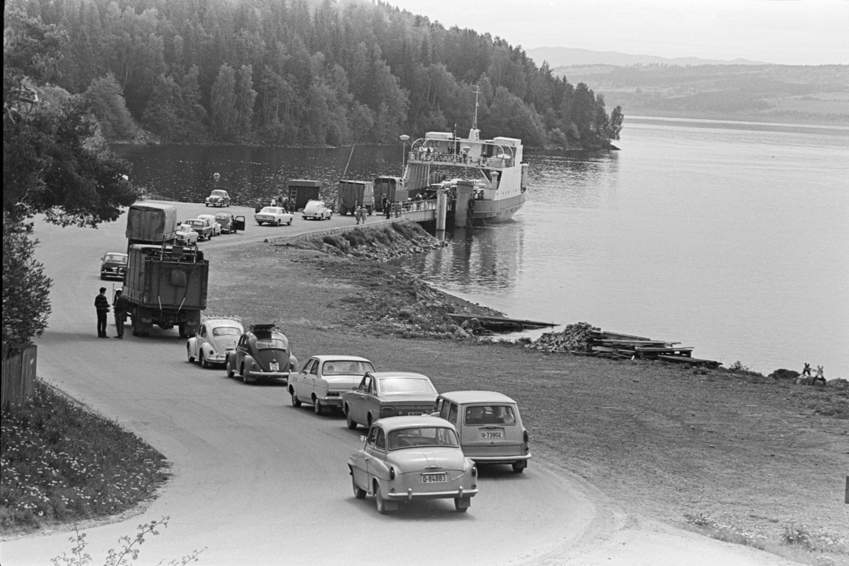 Mengshoel, fergeleie, bilkø, Fergeforbindelse over Mjøsa mellom Mengshoel-Gjøvik. Personbiler, lastebiler,