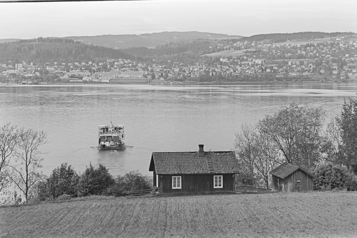 Husmannsplass, Mengshoel, utsikt mot Mjøsa, Gjøvik, Mjøsferge, mjøsbåt.