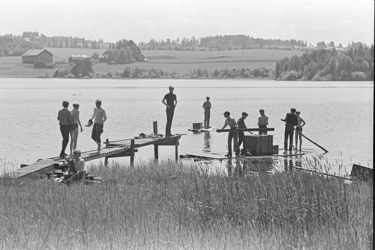 Åkersvika, badeliv, tømmerflåte, ungdom, Vang H.