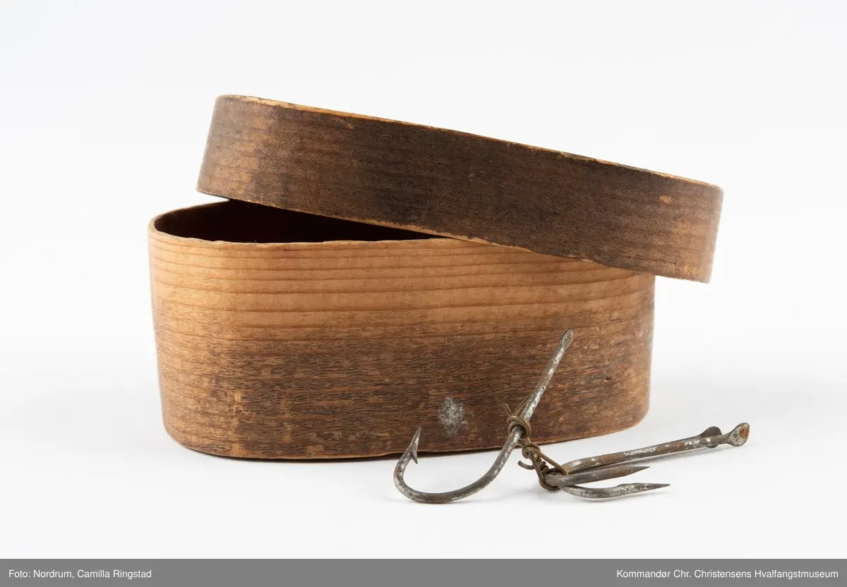 Eske med fiskekroker