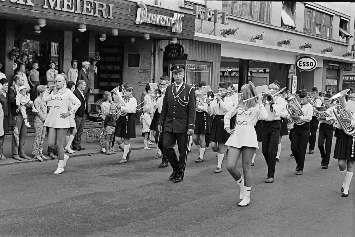 Musikkfestival, Hamar. Vangsvegen, ukjent musikkorps.