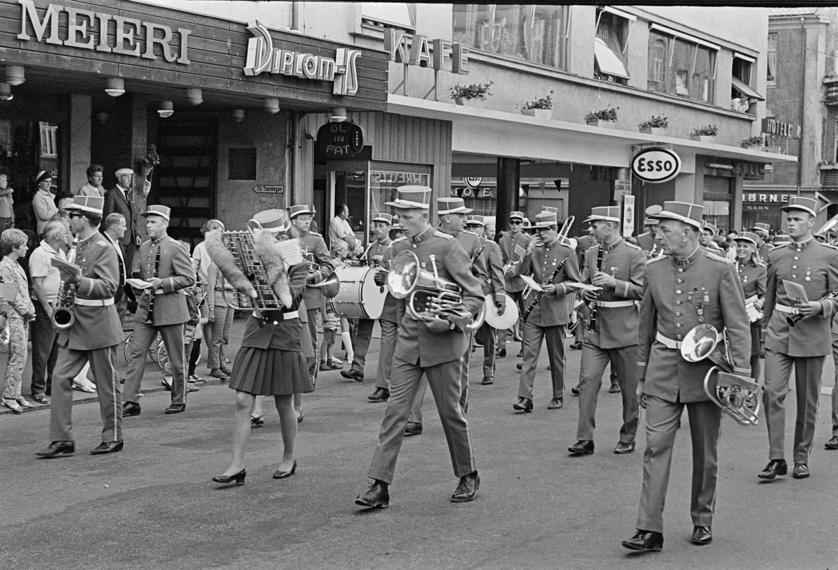 Musikkfestival, Hamar. Vangsvegen, ukjent musikkorps,