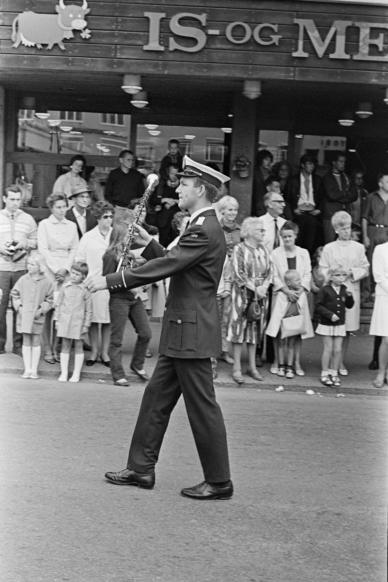 Musikkfestival, Hamar. Vangsvegen, ukjent musikkorps, dirrigent,