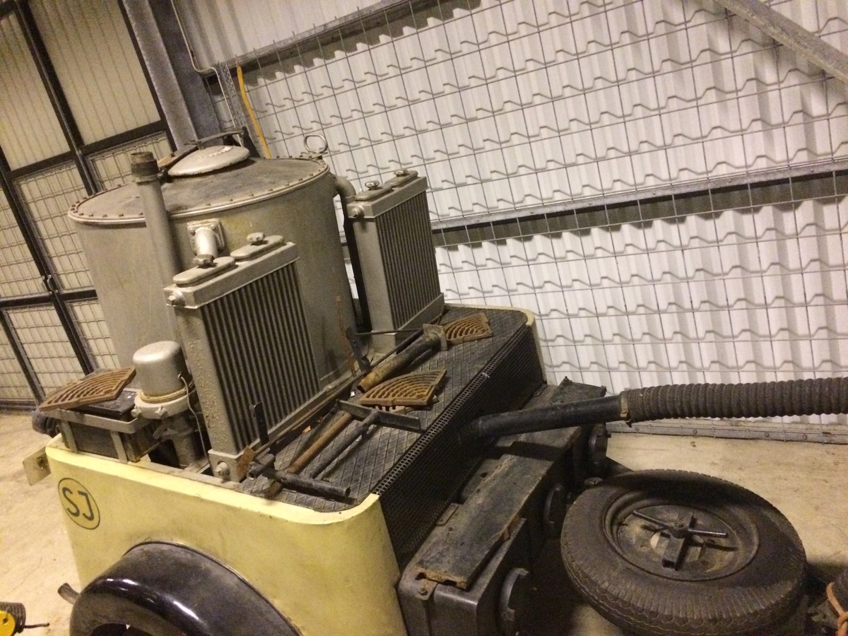 Släpvagn till buss med gengasaggregat för vedgas. SJ inventarienummer 8332.
