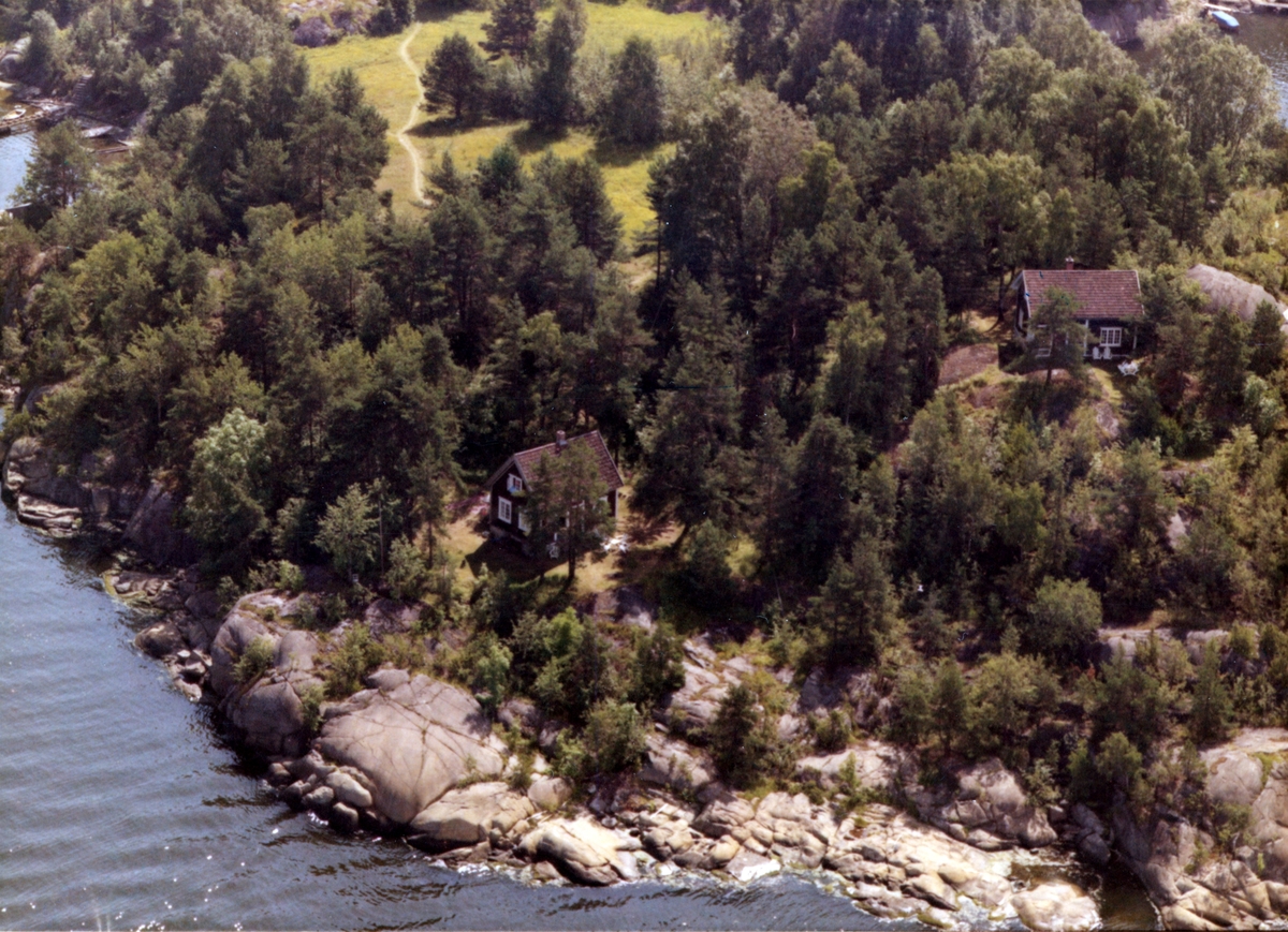 Flyfotoarkiv fra Fjellanger Widerøe AS, fra Porsgrunn Kommune, Oksøya, Eidangerfjorden. Fotografert 24.07.68